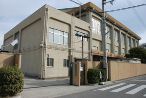 鳴尾小学校